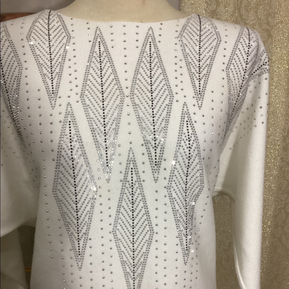 White sweater - Picture 2 of 3